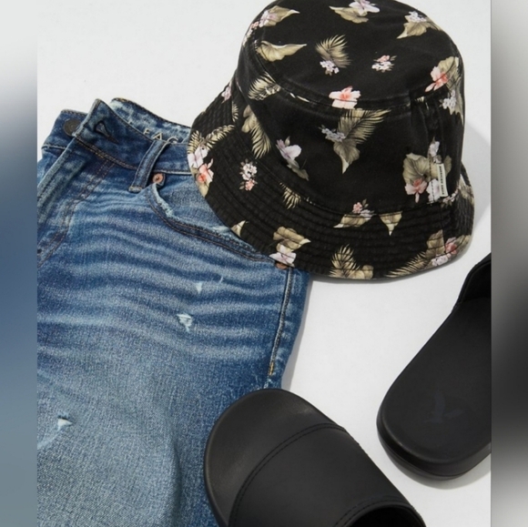 NEW! AE Reversible Bucket Hat - Picture 3 of 6